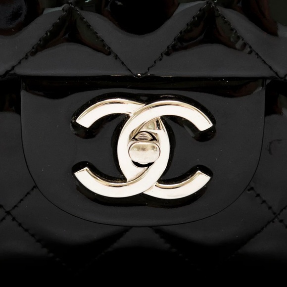 Chanel Black Maxi Classic Flap - Picture 10 of 16